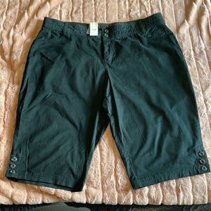 Lane Bryant Pedal Capri  (NWT)